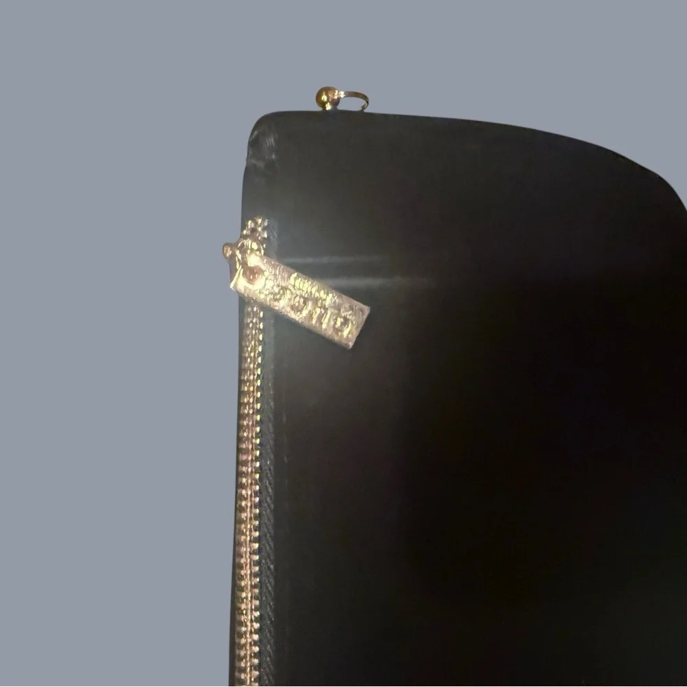GWP Gucci Black Velvet Crossbody Bag with Gold Chain - Picture 6 of 9